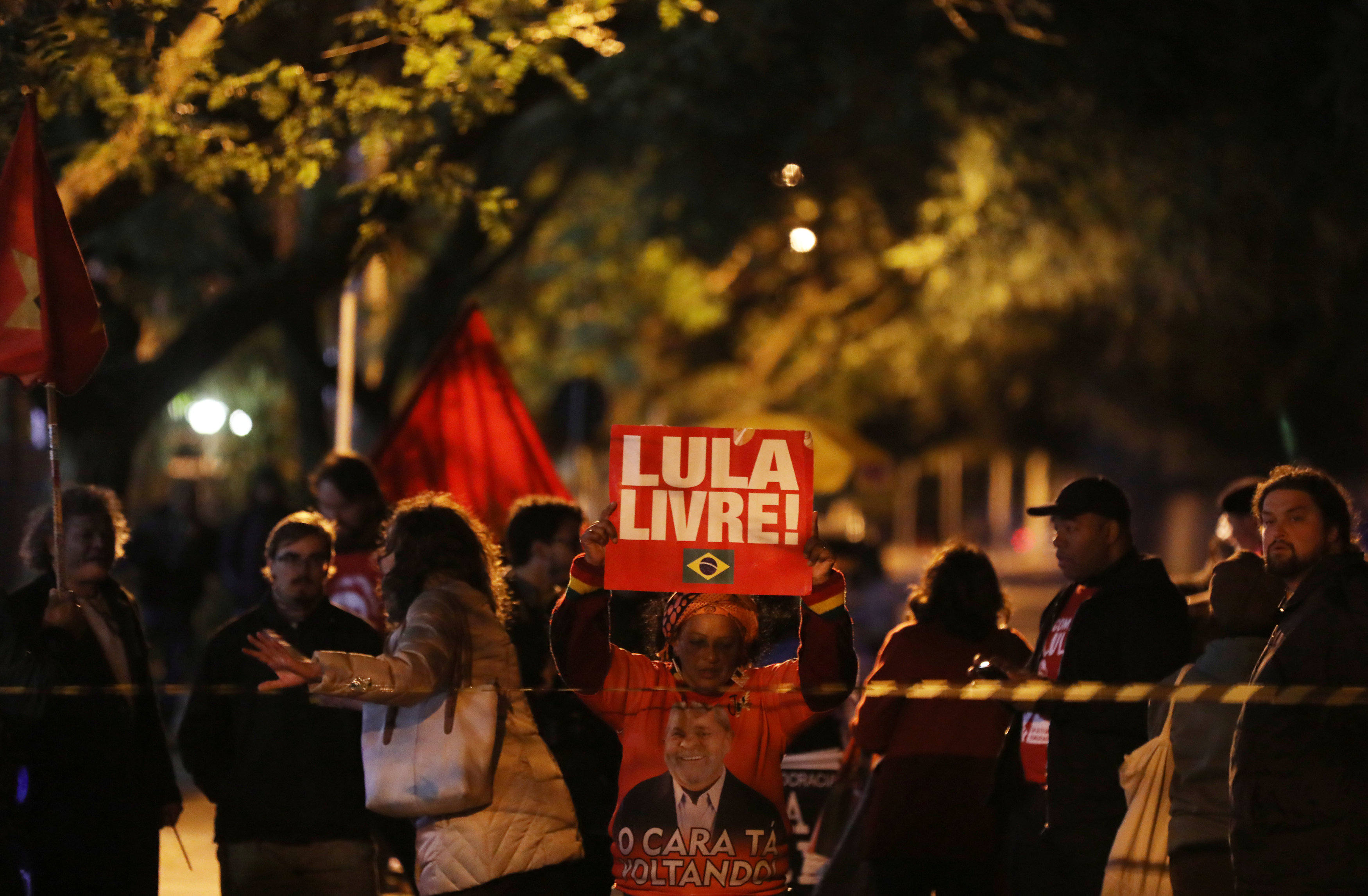 Desde que Lula fue detenido en Curitiba se mantienen las movilizaciones para exigir su libertad.