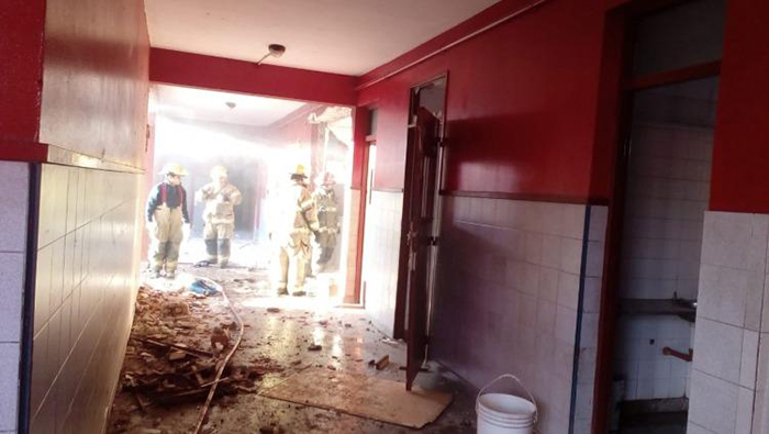 El estallido ocurrió en una sala de reuniones de los docentes y provocó el derrumbe de parte del edificio.