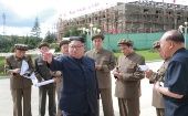 El líder norcoreano (c) durante su inspección a un proyecto de reconstrucción a gran escala en Samjiyon.