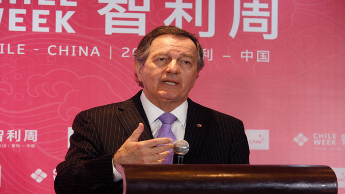 El canciller chileno, Roberto Ampuero, durante su participación en un foro con empresarios celebrado en Beijing.