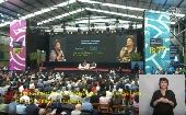 La dirigenta brasileña fue aplaudida y vitoreada por los miles de asistentes, provenientes de más de 50 países, quienes además expresaron su apoyo a Lula con cánticos en respaldo al líder obrero.