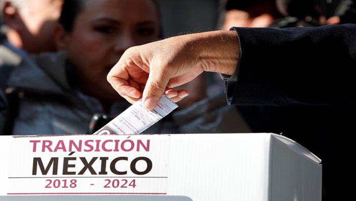 López Obrador votó el sábado en la segunda y última consulta ciudadana.