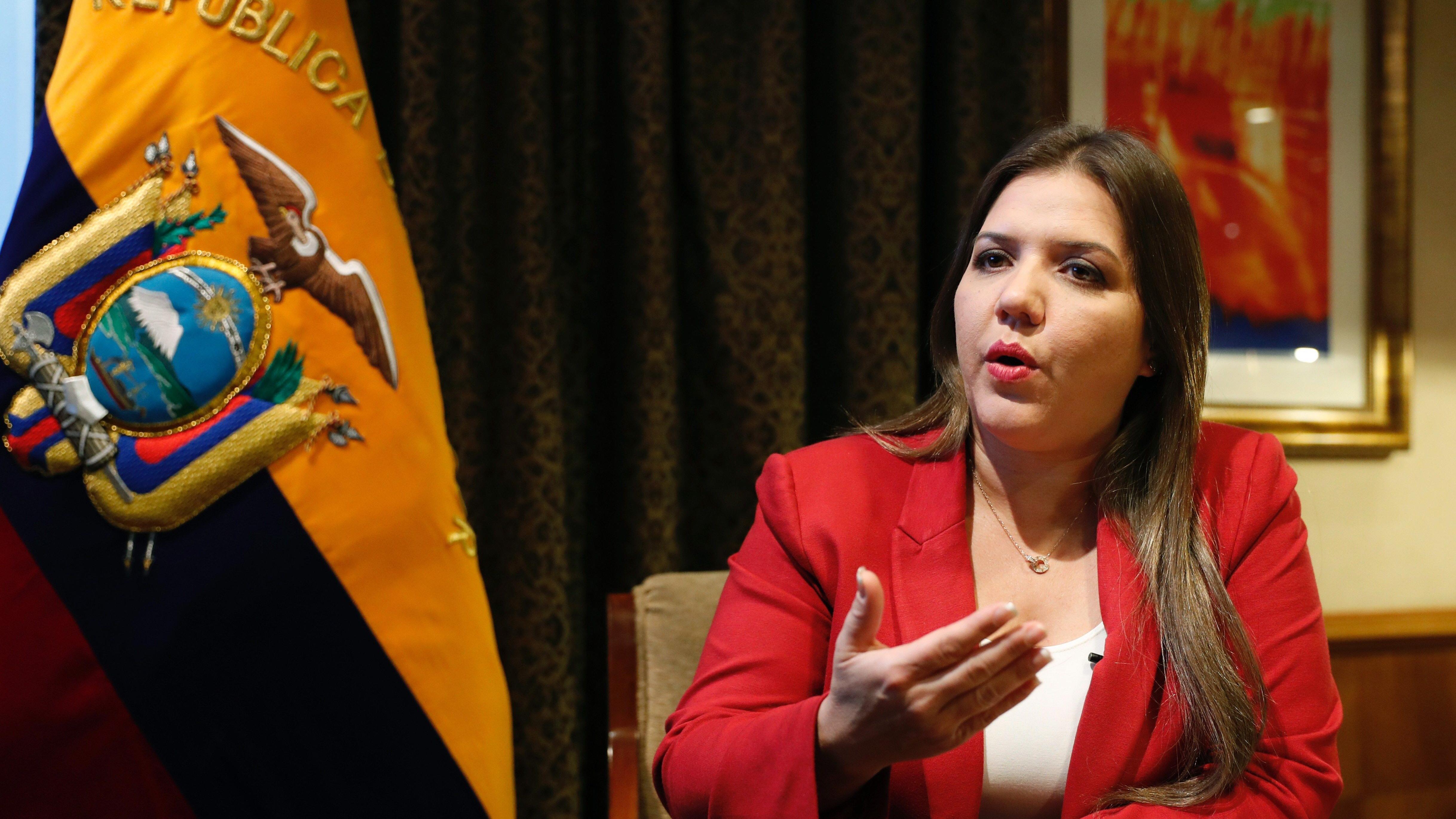 Este caso de corrupción en la Asamblea de Ecuador ha hecho perder a legisladores su curul y ahora alcanza a la vicepresidenta.