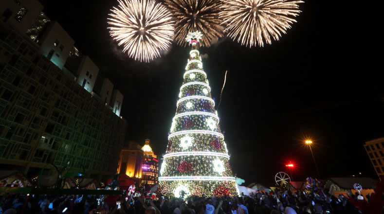 La capital libanesa de Beirut fue el escenario para el escendido del tradicional árbol de Navidad, celebración organizada por el Ayuntamiento de la ciudad frente a la mezquita Mohammad al-Amin y la Iglesia de San Jorge.