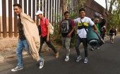 Supuestos camarógrafos habrían incentivado al grupo de migrantes a intentar el cruce fronterizo.