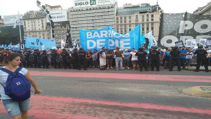 “Basta de hambre, represión y tarifazos” gritan este jueves los argentinos en todo el país.