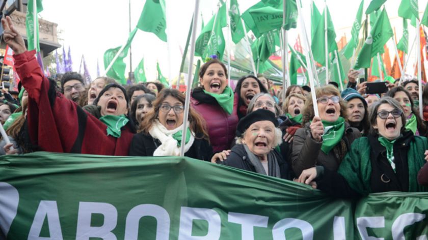 La movilización por el aborto legal, seguro y gratuito en Argentina se hizo conocida en el mundo entero. Artistas y políticos de varias latitudes apoyaron la causa a través de redes sociales. (Foto referencial).