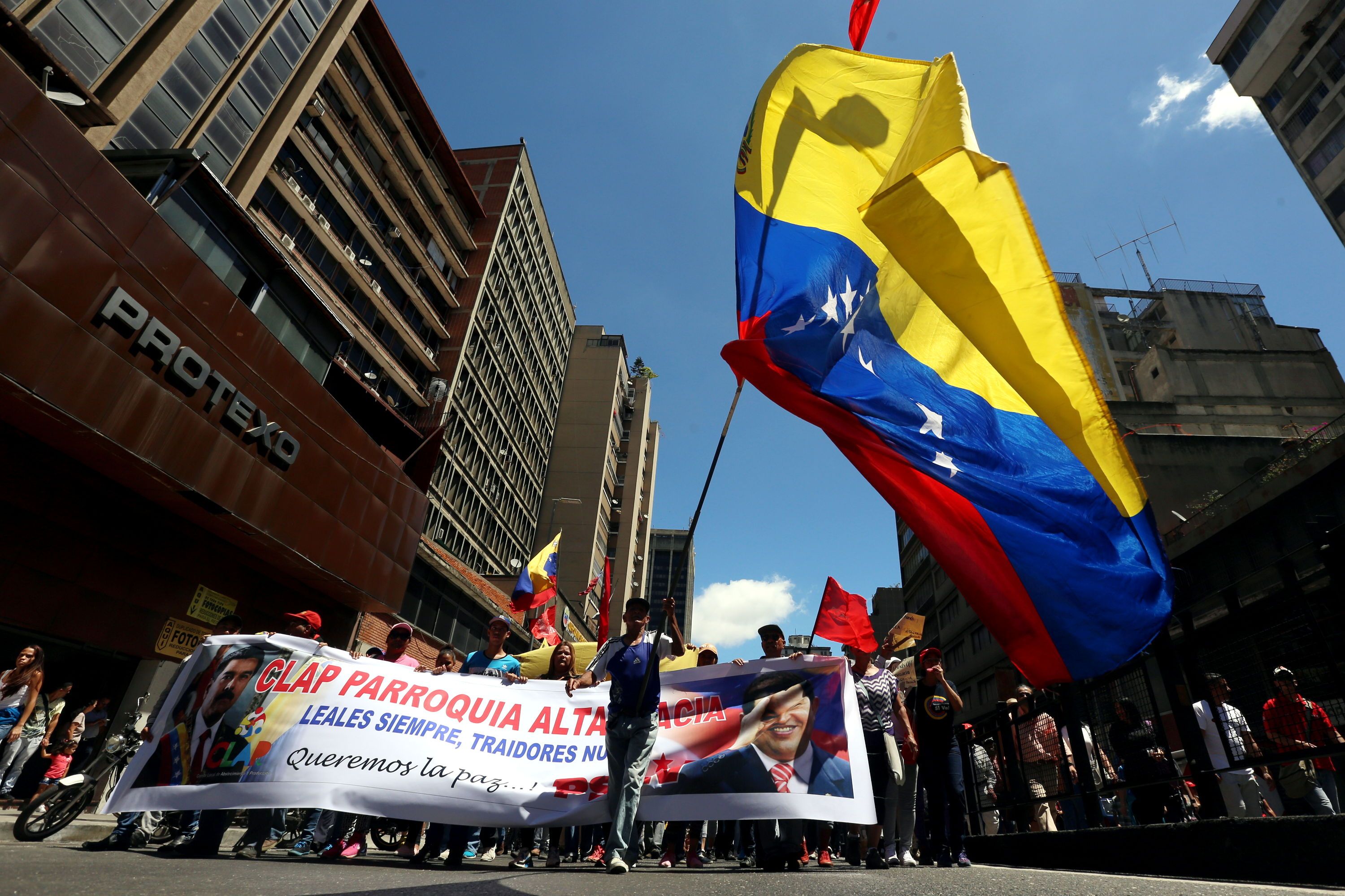 Asimismo, tanto el pueblo bolivariano como autoridades venezolanas han denunciado que EE.UU lidera una feroz campaña para derrocar al Gobierno democrático de Venezuela.