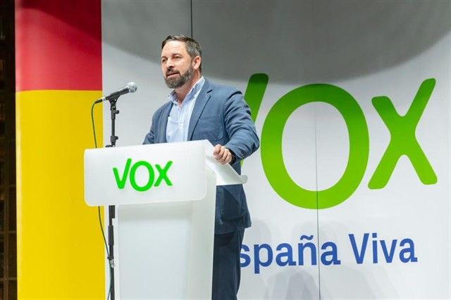 El partido Vox tomó la decisión de suspender su afiliación hasta que se aclaren los hechos.