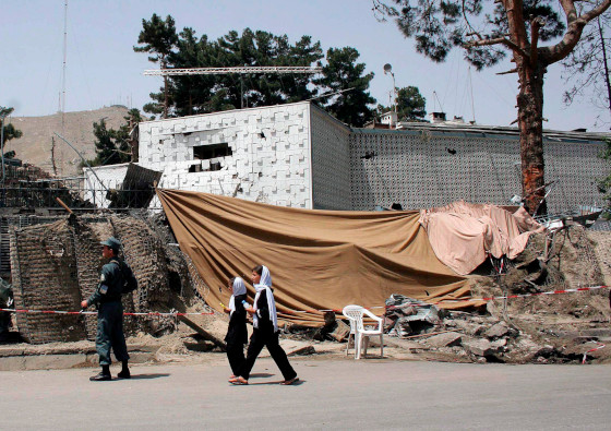 Reportan fuerte explosión y tiroteo en Kabul, Afganistán
