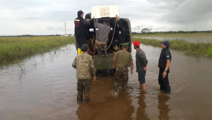 Las inundaciones registradas en Argentina han dejado hasta el momento dos muertos y miles de evacuados.