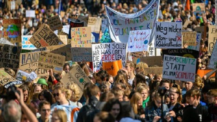 Los estudiantes alemanes alientan a los jóvenes del mundo a unirse a esta campaña contra la destrucción del planeta.
