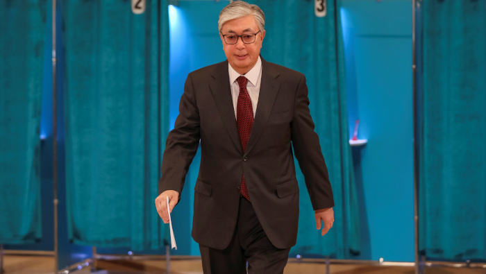 El presidente interino kazajo Kasim-Yomart Tokáyev ganó los comicios presidenciales del domingo.