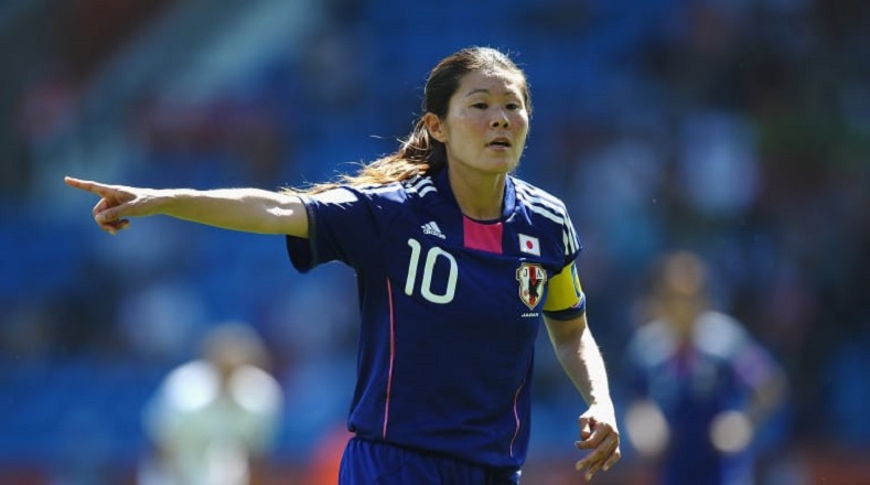 Omare Sawa (Japón) también se desempeñó en la selección de Estados Unidos. Como capitana de la selección japonesa de fútbol ganó la Copa Mundial Femenina de Fútbol de 2011 y también fue declarada Mejor futbolista del año 2011 por la FIFA.