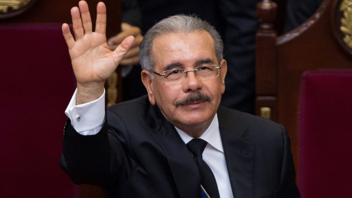 El presidente dominicano anunció que renuncia a participar en las elecciones del año próximo.