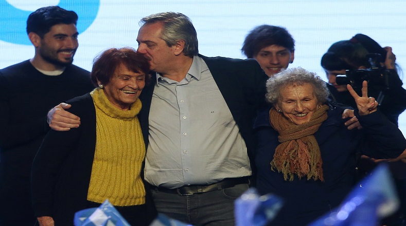 La derrota del empresario devenido presidente ocurre en un contexto en el que aumentan las protestas en las calles argentinas por el desempleo, los despidos, la pobreza y el hambre que pesan en la espalda del macrismo.