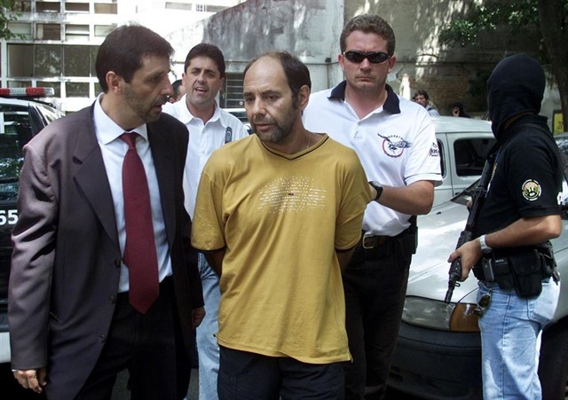 El excombatiente fue extraditado por Brasil y trasladado a la prisión desde donde se fugó en 1996.