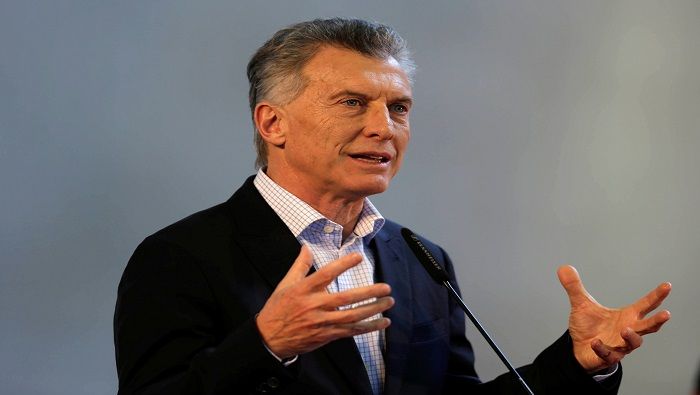 Camino a las elecciones generales de octubre, Macri busca frenar la corrida cambiaria.