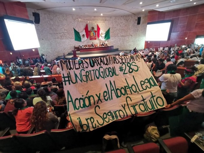 Tras intensos debates, los parlamentarios del Congreso de la región votaron 24 a favor y 12 en contra, lo cual deja a Oaxaca como el segundo estado en despenalizar el aborto