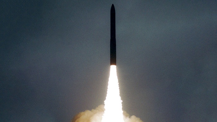 El efectivo es un misil balístico de combustible sólido Topol-M, y  fue realizado por el Instituto de Tecnología Térmica de Moscú