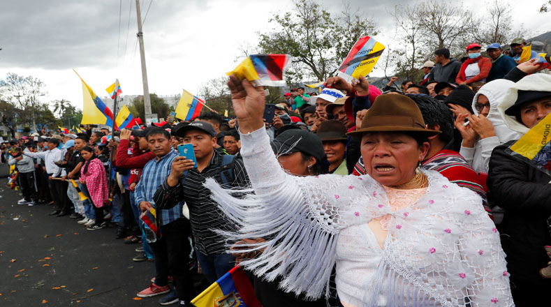 Indígenas ecuatorianos se mantienen concentrados en Quito, Ecuador, y anuncian que mantendrán la movilización hasta que Moreno revoque sus medidas económicas.