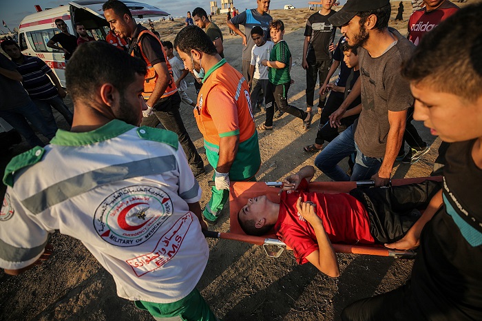 Los equipos médicos atendieron a los palestinos heridos por la represión de Israel, entre ellos, al menos 22 niños.