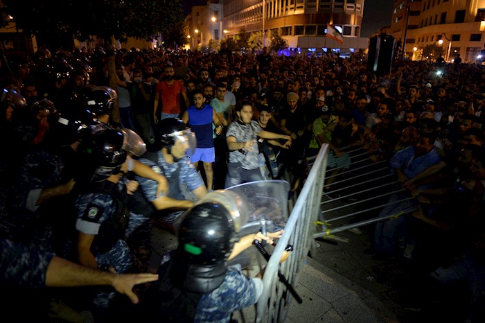 En algunos puntos de las concentraciones se han registrado enfrentamientos entre las fuerzas de seguridad y los manifestantes.