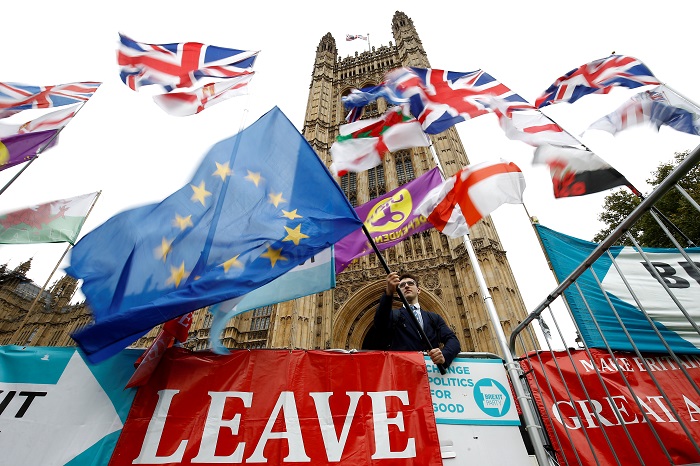 Johnson busca que el Parlamento primero ratifique su acuerdo con la Unión Europea, luego se produzca el brexit y finalmente las elecciones.
