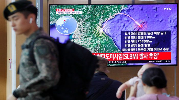 Medios surcoreanos informan sobre la trayectoria de los misiles lanzados hacia el mar de Japon.