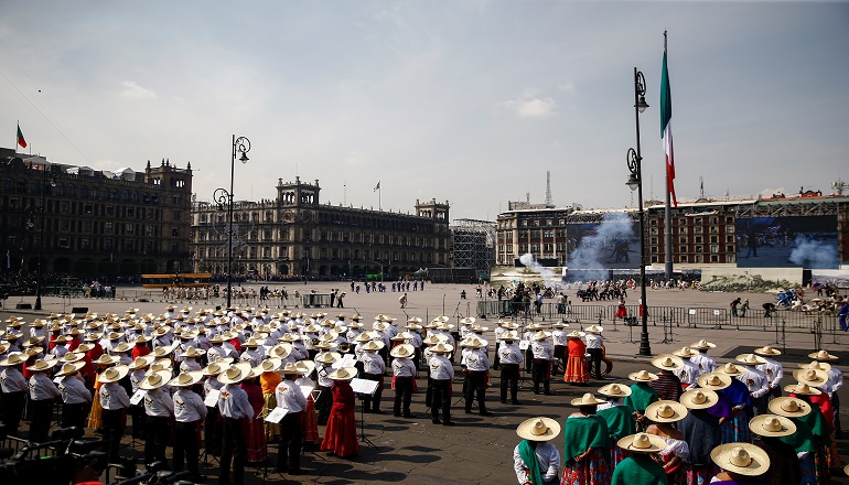 Tras el paso del último contingente del desfile, se inauguró en el Zócalo la exhibición "Revolución Mexicana, la tercera transformación de México".