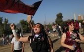 Policías chilenos detuvieron a varias mujeres que bailaban la coreografía antimachista de Las Tesis.