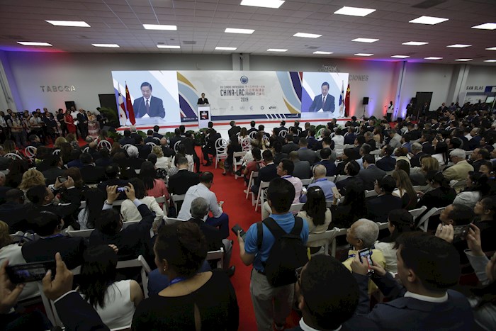 La Cumbre China- América Latina y el Caribe, que sesionará por tres días, es el evento empresarial más importante, donde desde 2007 se reúnen a compañías procedentes de dichas áreas para promover el intercambio comercial, cultural, político y académico.