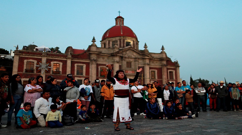 El recinto de la Basílica de Santa María de Guadalupe, en el norte de la capital mexicana, acoge cada 12 de diciembre entre 10 y 20 millones de personas, según las autoridades locales.