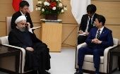 El presidente iraní sostiene un encuentro con el primer ministro de Japón en Tokio el 20 de diciembre.