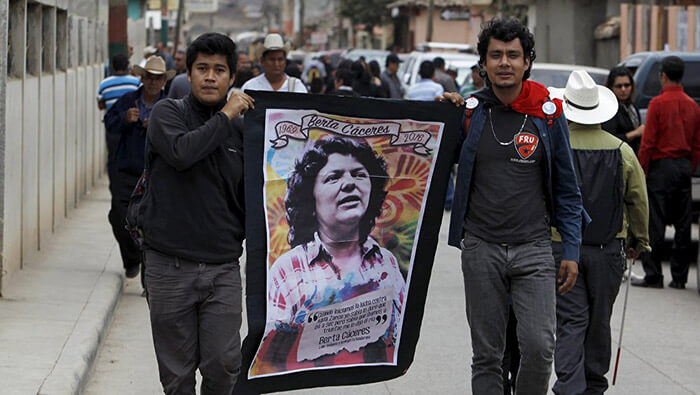 Familiares exigen el enjuiciamiento a los responsables de la empresa DESA por el asesinato de la activista.