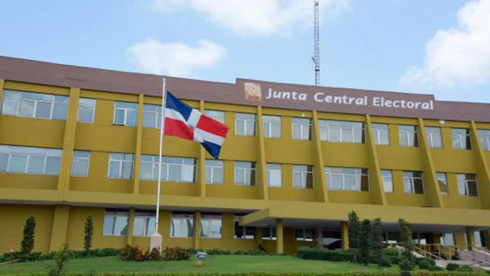 La Junta Central Electoral decidió suspender las elecciones municipales en República Dominicana, debido a un fallo en el nuevo sistema de voto automatizado.