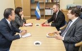 El ministro argentino Guzmán se reunió con ejecutivos de bancos y fondos de inversión, quienes tienen bonos bajo ley extranjera.