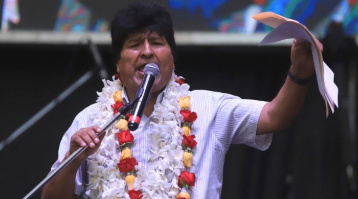 Evo Morales agradeció el apoyo del presidente de Argentina, país donde el exmandatario de Bolivia está asilado.