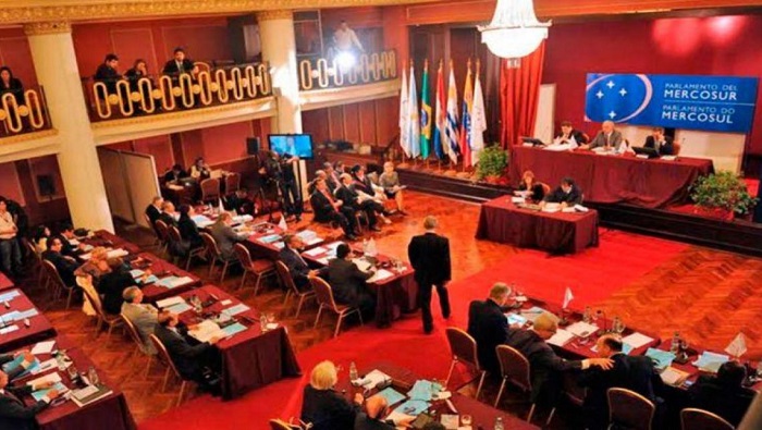 El documento insta a solicitar una coperación mutuamente solidaria entre la República de Cuba y el Mercosur.