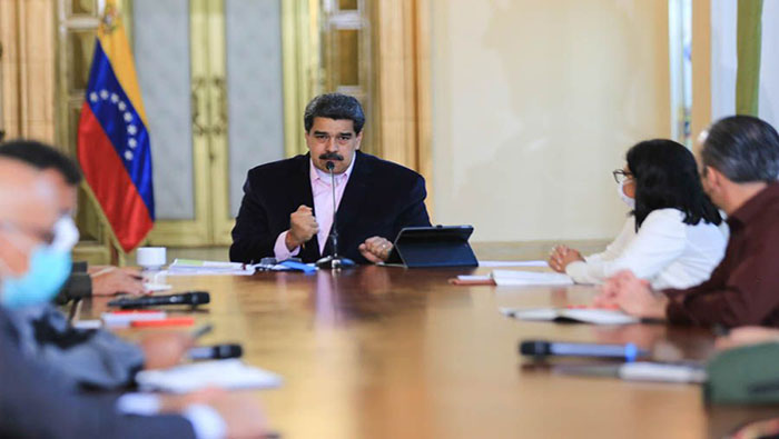 En una reunión, realizada este jueves en el Palacio de Miraflores, el presidente Nicólas Maduro hace llamado al diálogo con Duque y reitera llamado a la oposición venezolana.
