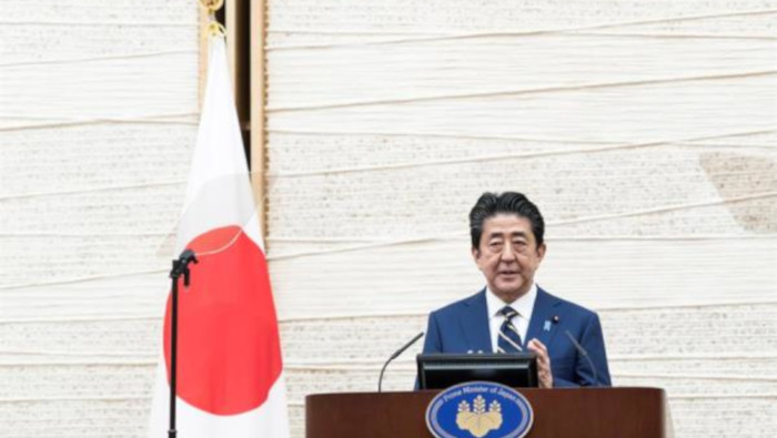 El primer ministro japonés, Shinzo Abe, anuncia nuevas restricciones para frenar propagación de Covid-19.