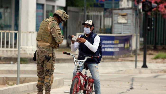 La ciudad de Santa Cruz, epicentro del brote en Bolivia, se encuentra militarizada.