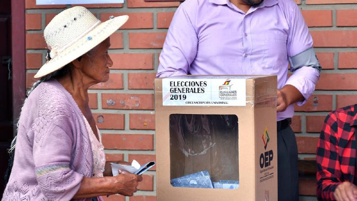 El Parlamento boliviano dispuso la realización de las elecciones en 90 días, pese a la oposición del Gobierno de facto y sus partidarios.
