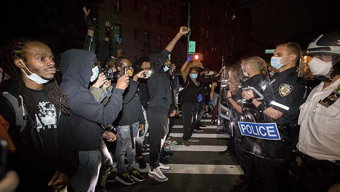 En Nueva York miles de personas han manifestado contra el asesinato de George Floyd.