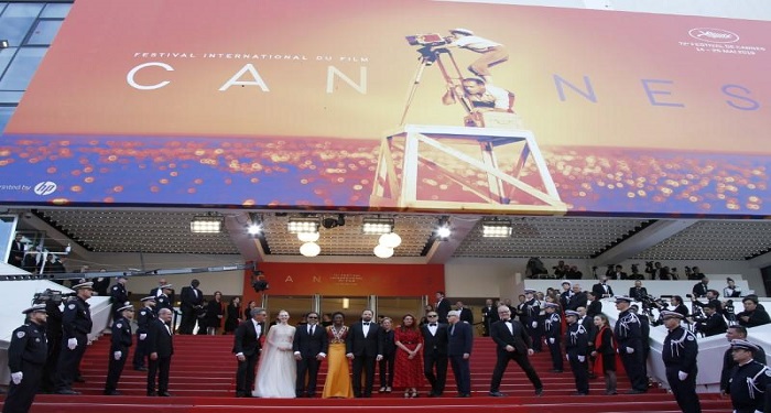 Cannes presenta las películas de su selección oficial en una edición marcada por el distanciamiento social.