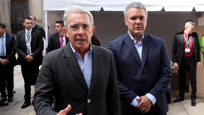 Tanto Uribe como Duque están involucrados en la investigación que desarrollaban los oficiales detenidos.