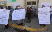 El personal de salud de Bolivia ha protestado a lo largo de toda la pandemia por la falta de suministros, que los obliga a exponerse para tratar a sus pacientes.