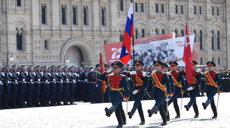Tras la derrota del nazismo el 9 de mayo de 1945, Moscú celebra el histórico Desfile de la Victoria para consagrar al Ejército Rojo.
