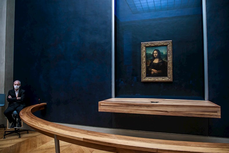 La mítica "Monna Lisa" espera a los millones de visitantes que cada año pasan por el Louvre.