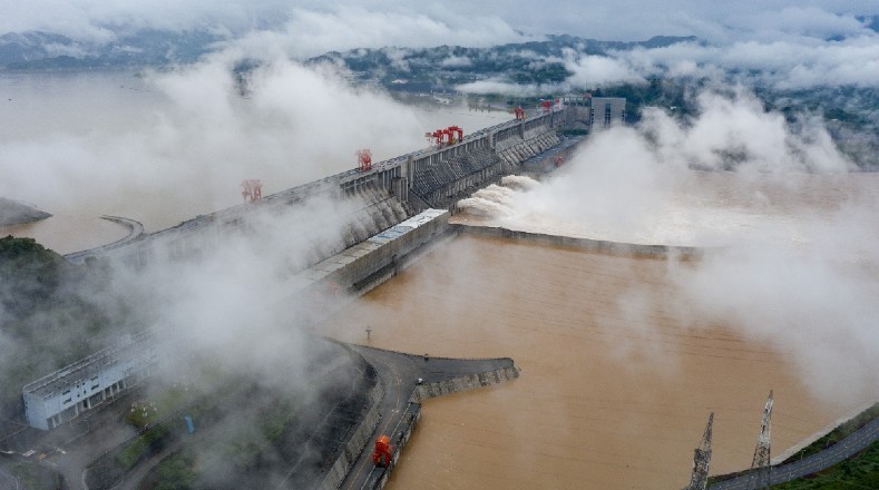 La presa Tres Gargantas en la provincia de Hubei, centro de China, ha experimentado la segunda inundación a lo largo del río Yangtse en 2020.